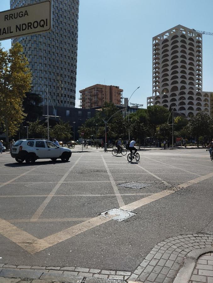 Bea City Center Apartment Тирана Екстериор снимка
